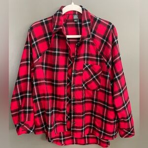 Wild Fable long sleeve button up shirt red and black plaid oversized size small